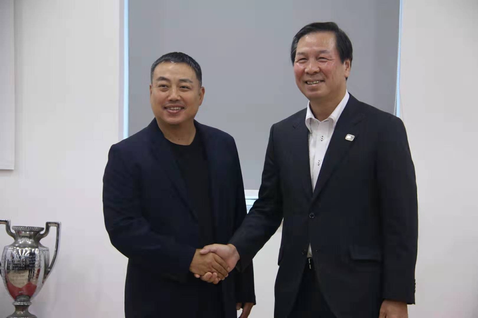 刘国梁出席中日少儿乒乓球挑战赛发布会