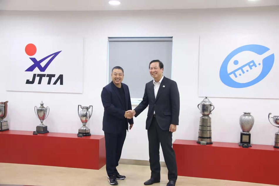 刘国梁出席中日少儿乒乓球挑战赛发布会