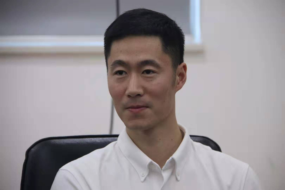 刘国梁出席中日少儿乒乓球挑战赛发布会