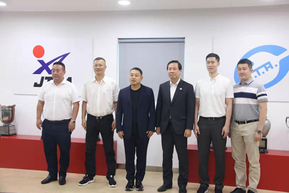 刘国梁出席中日少儿乒乓球挑战赛发布会