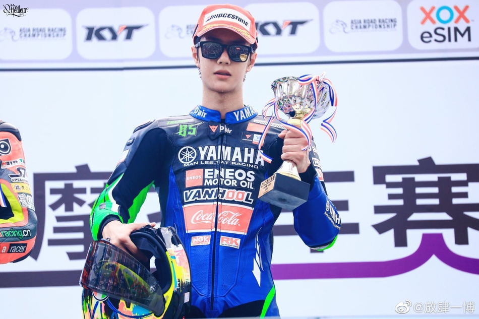 王一博摩托车赛获混合组亚军