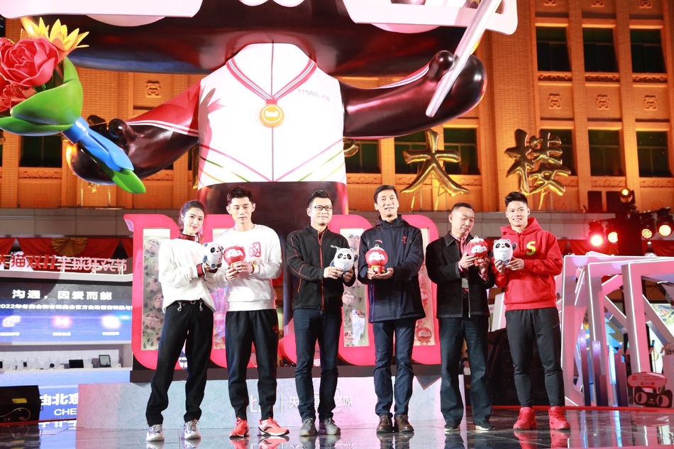 破次元壁！张继科苏炳添薇娅同框