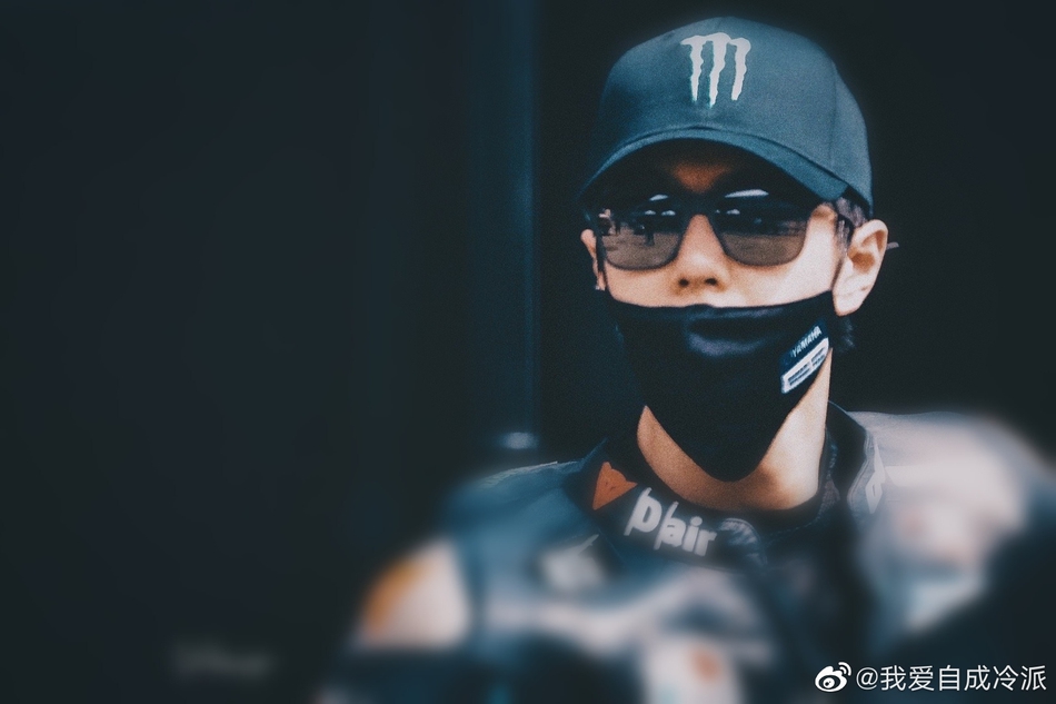 王一博参加珠海zic摩托车赛