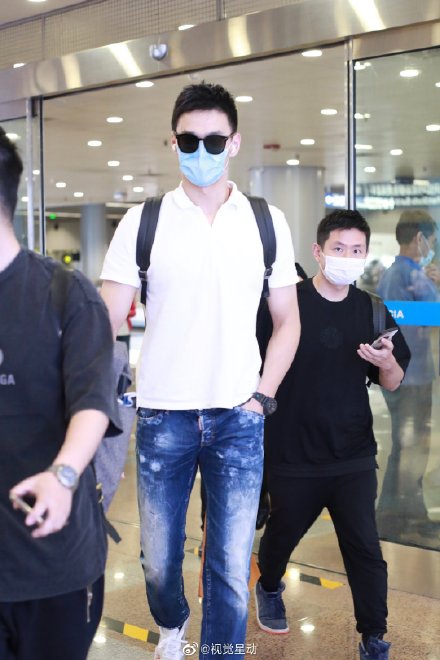 孙杨被禁赛后首次露面