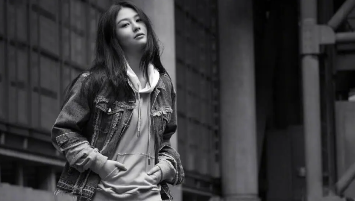 郎平女儿拍摄写真成熟知性