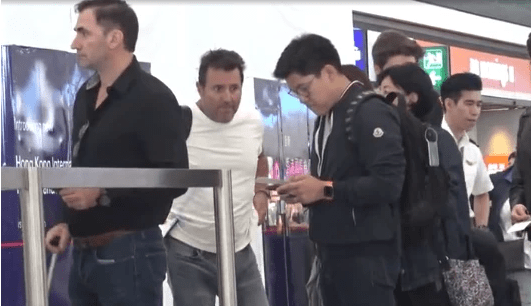 霍启刚郭晶晶夫妇一家出游