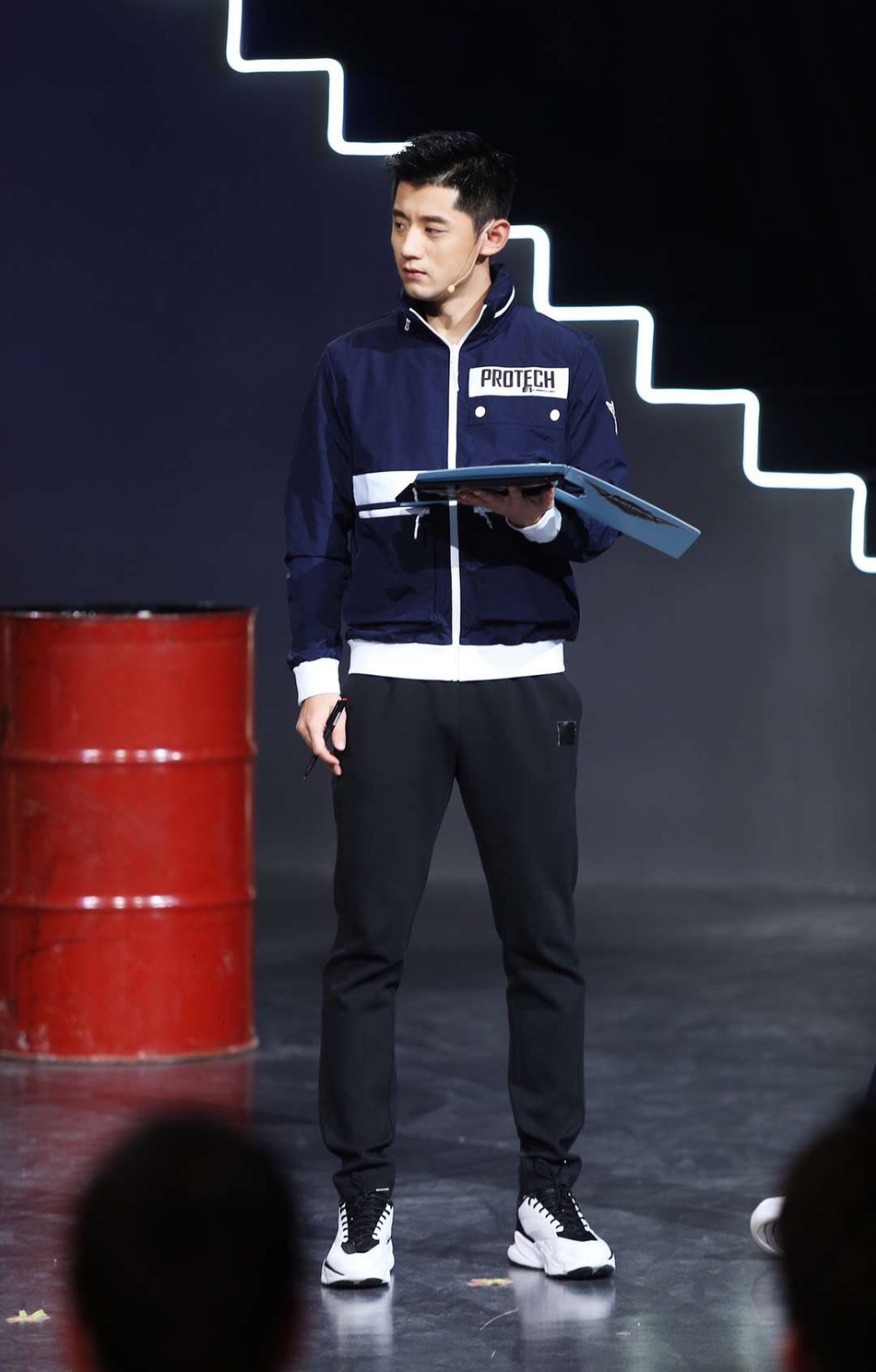 张继科录节目化身电竞战队经理人