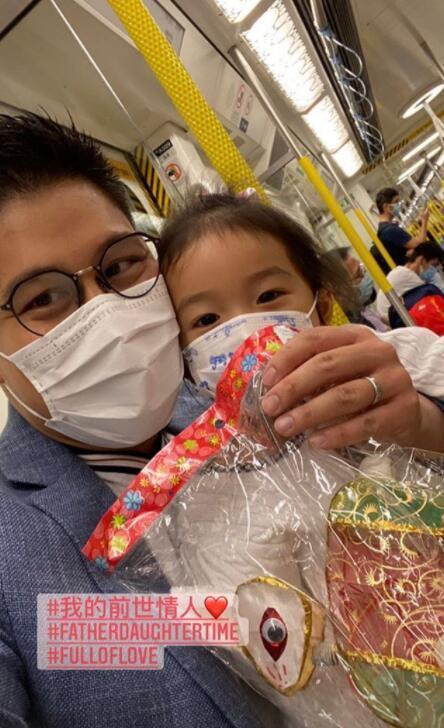 霍启刚郭晶晶三岁女儿近照曝光