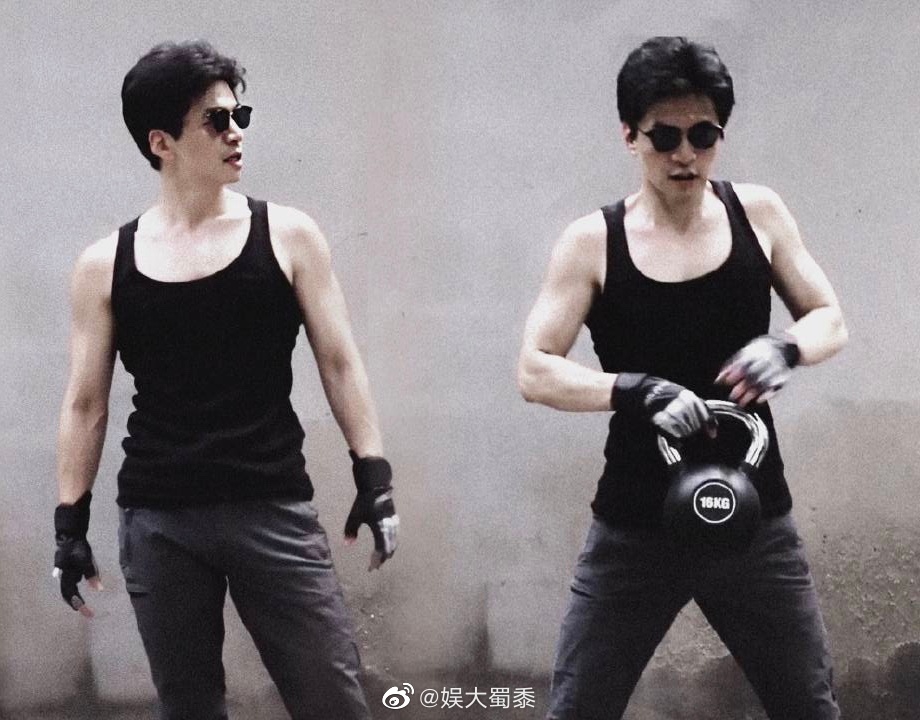 李健晒健身视频大秀好身材