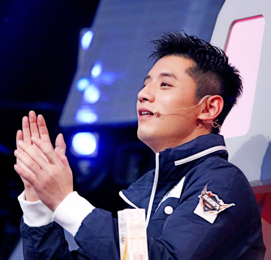 张继科录电竞节目帅气十足