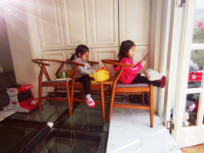 杨威晒杨阳洋带妹妹锻炼照片