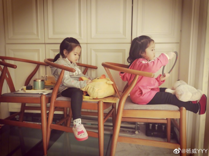 杨威晒杨阳洋带妹妹锻炼照片