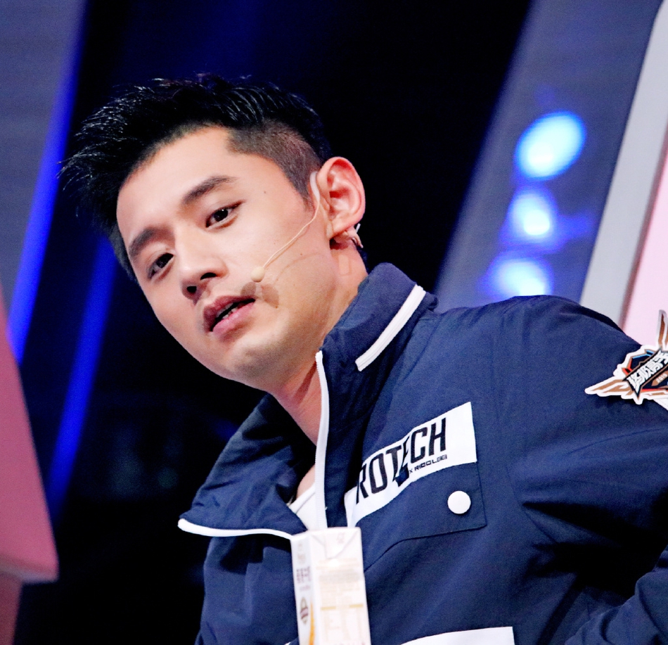 张继科录电竞节目帅气十足