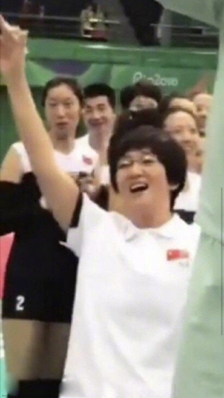 《中国女排》巩俐扮演郎平自拍照曝光