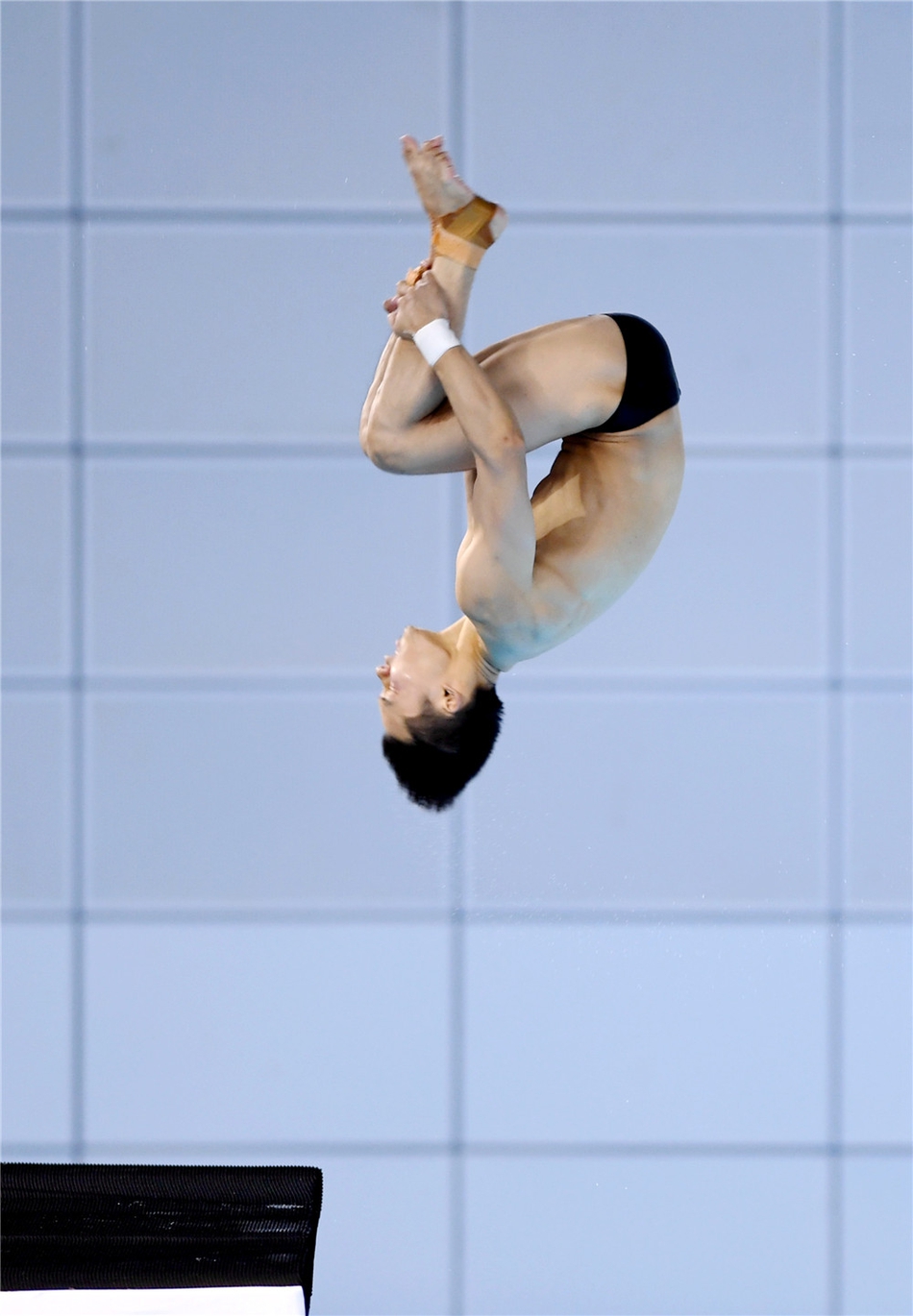 跳水冠军赛练俊杰十米台夺冠