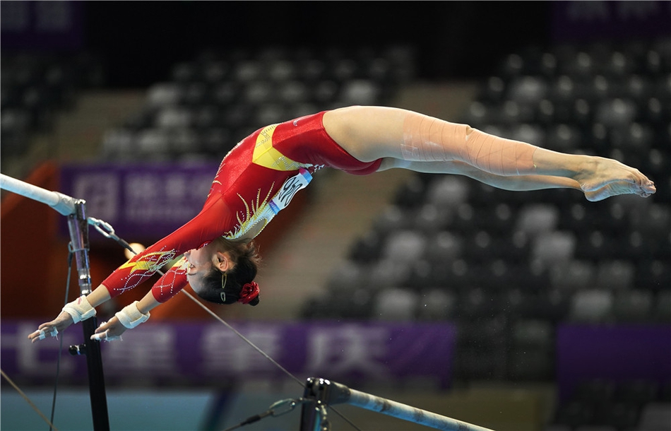 全国锦标赛高低杠 范忆琳夺冠