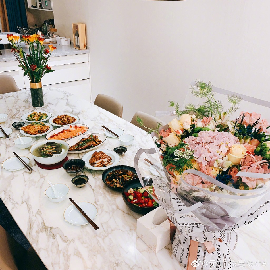 惠若琪生日设宴与郎平夫妇同框