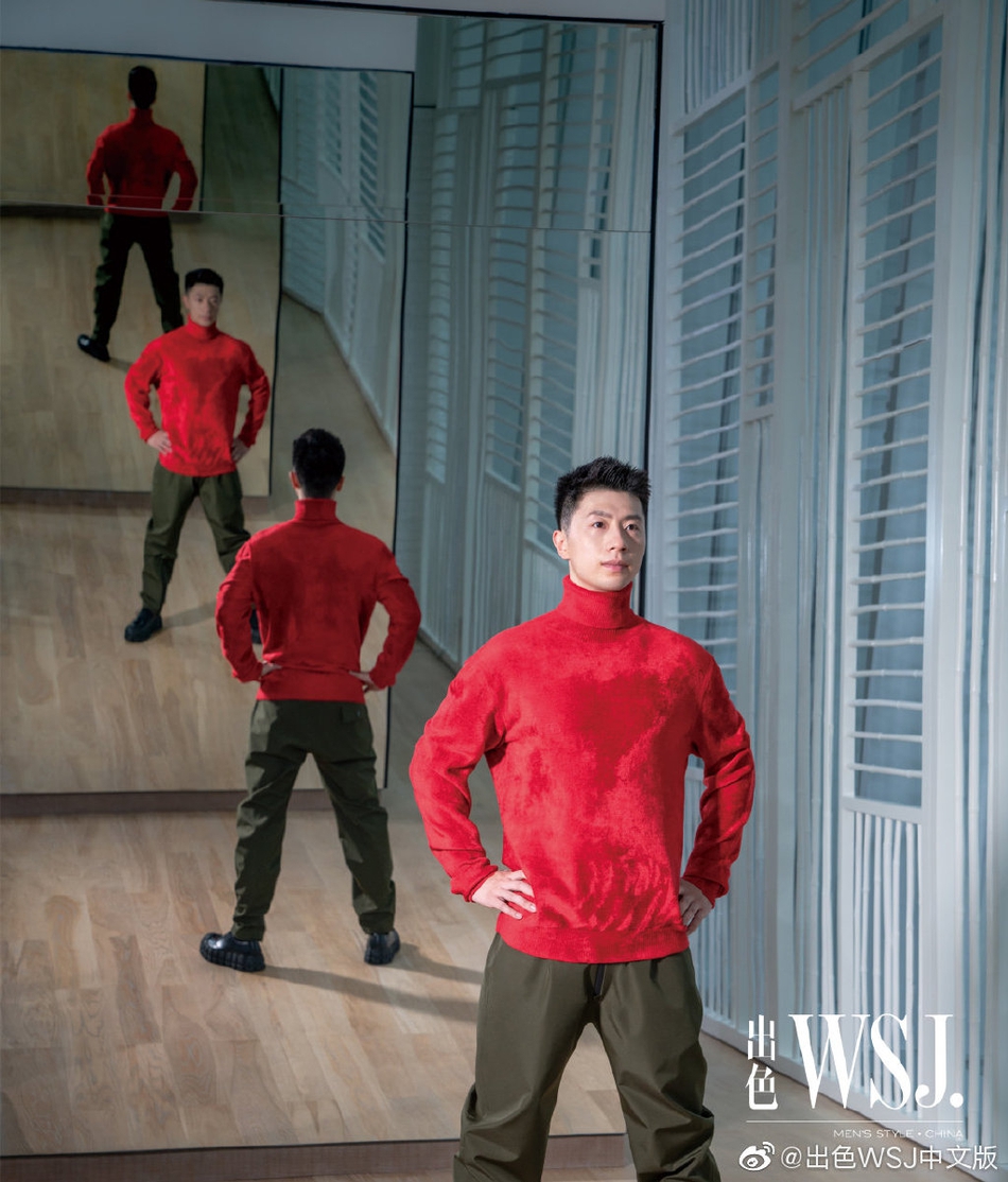 马龙身着黑色西装出席活动帅气十足