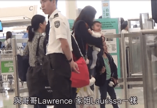 霍启刚郭晶晶夫妇一家出游