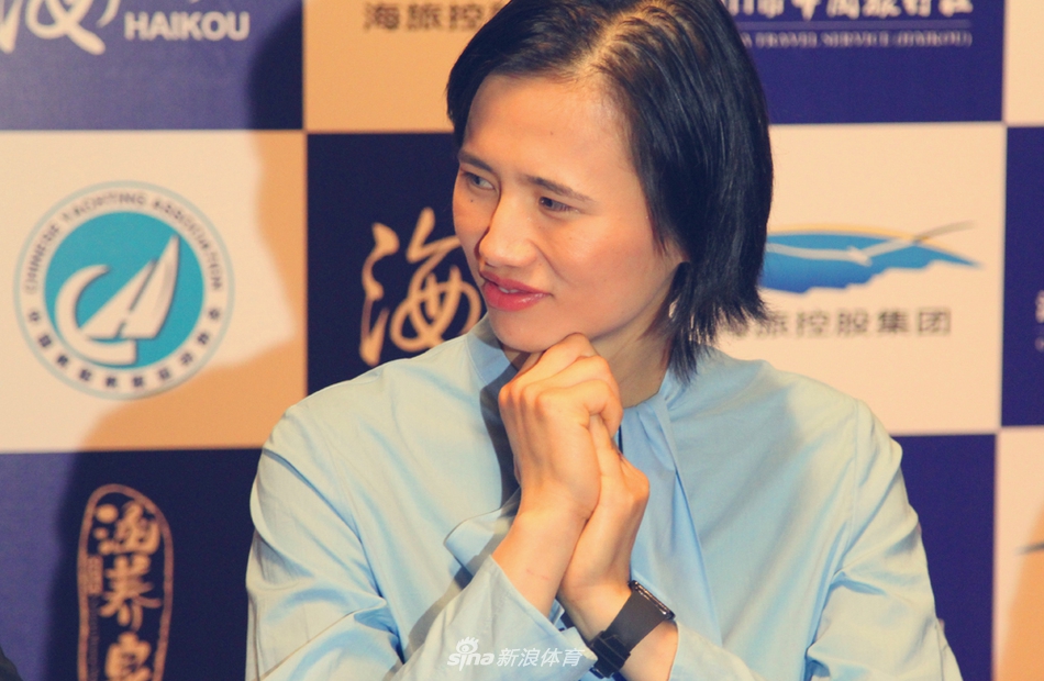 徐莉佳出席中国帆船年度盛典气质可人