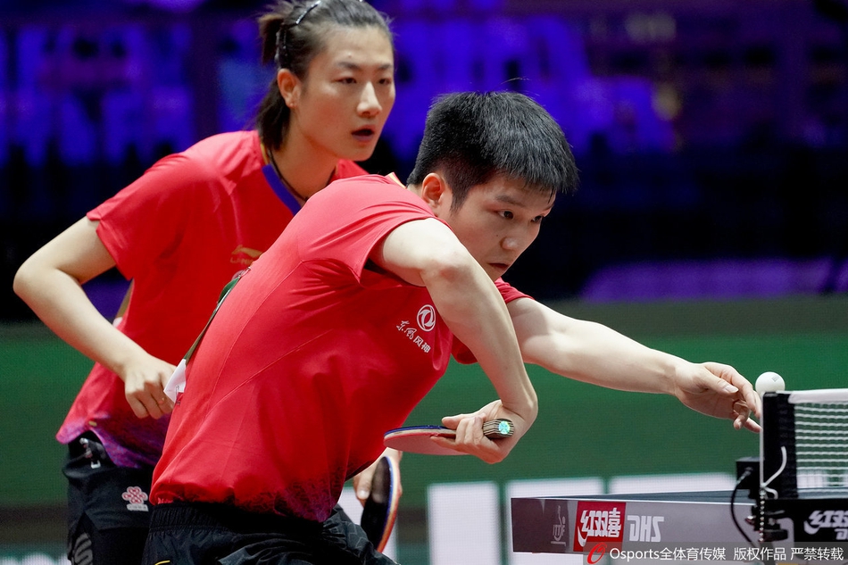 世乒赛丁宁樊振东3-0美国组合