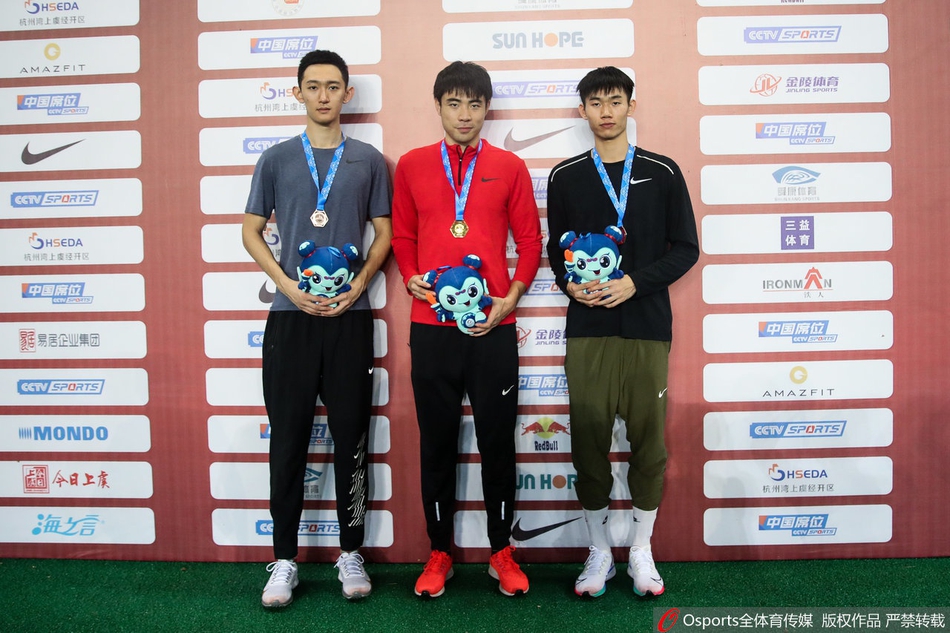 全国田径锦标赛：男子110米栏谢文骏夺冠