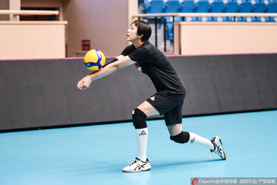 朱婷领衔天津女排公开训练