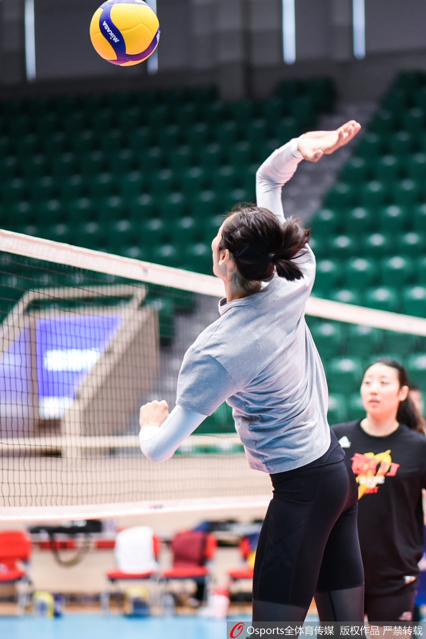 朱婷领衔天津女排公开训练