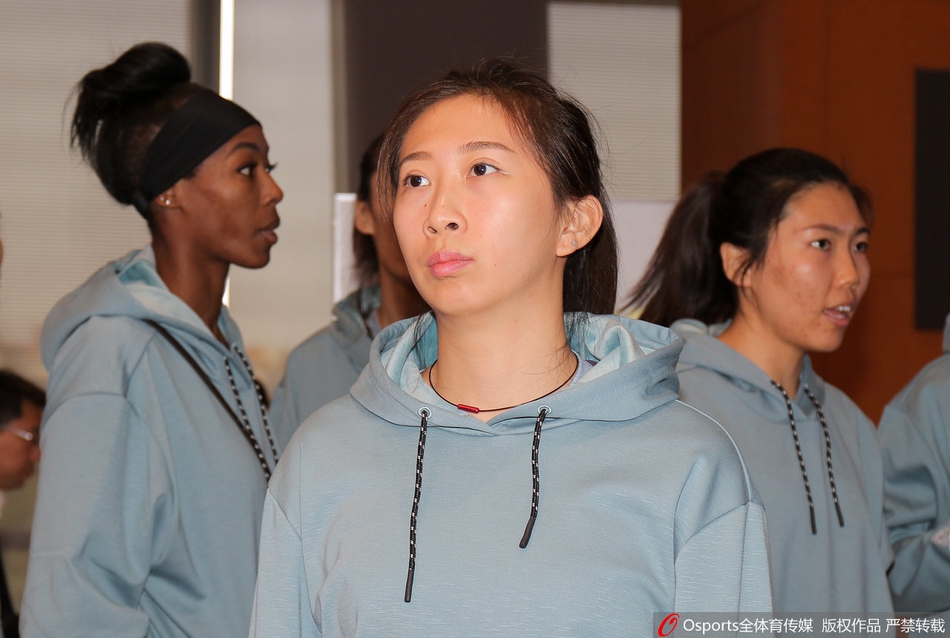 朱婷领衔出席天津女排出征仪式