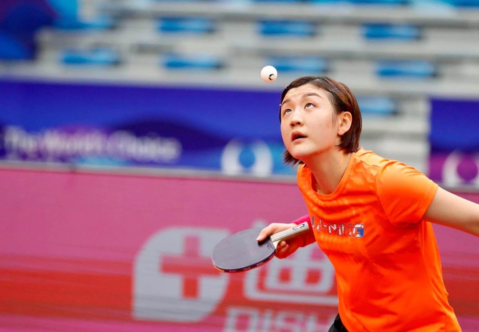 世界杯马琳戴口罩与陈梦对练