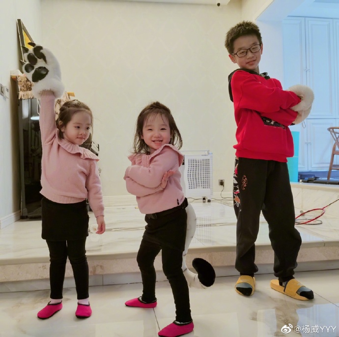 杨云和杨阳洋玩滤镜晒自拍