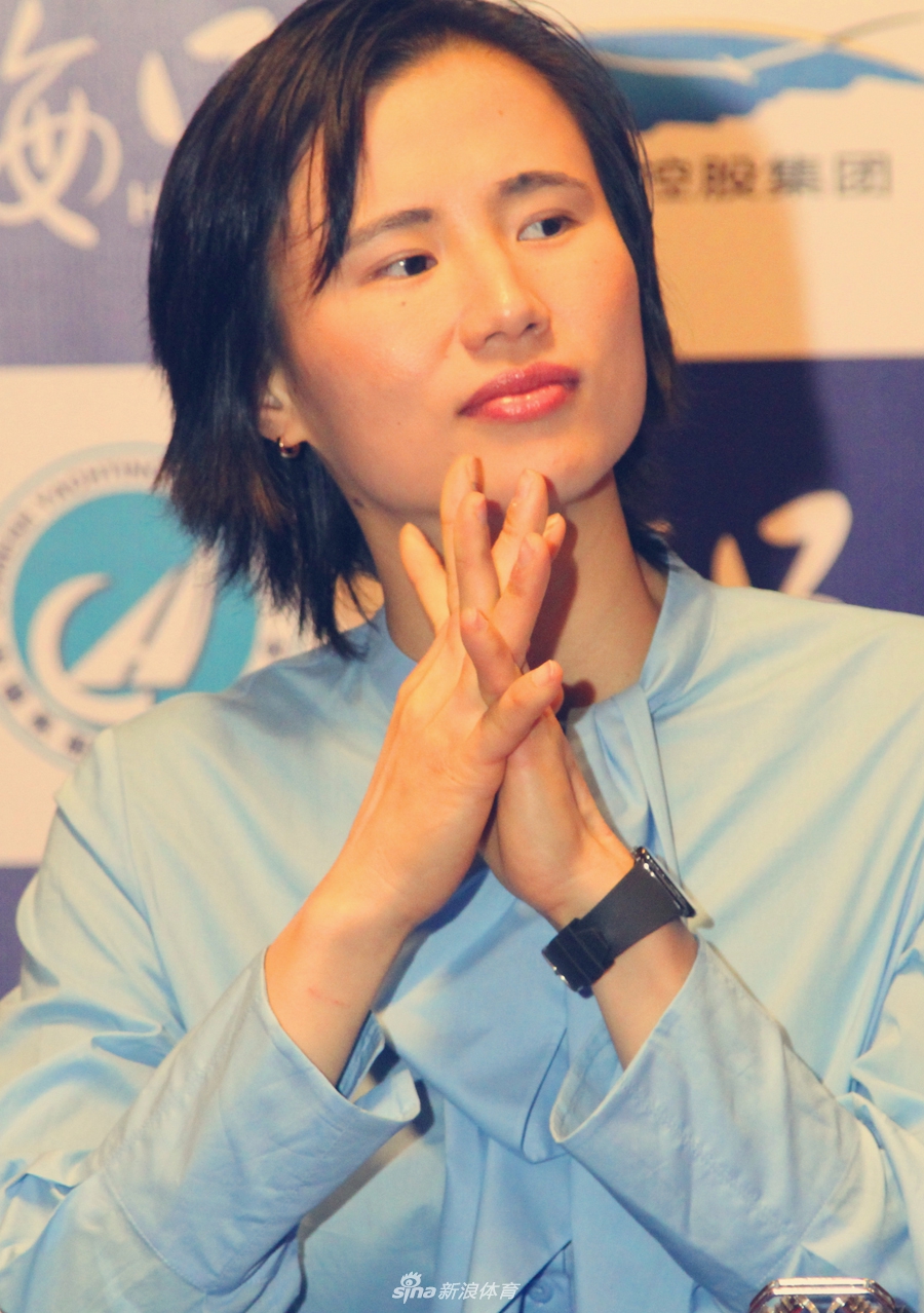 徐莉佳出席中国帆船年度盛典气质可人