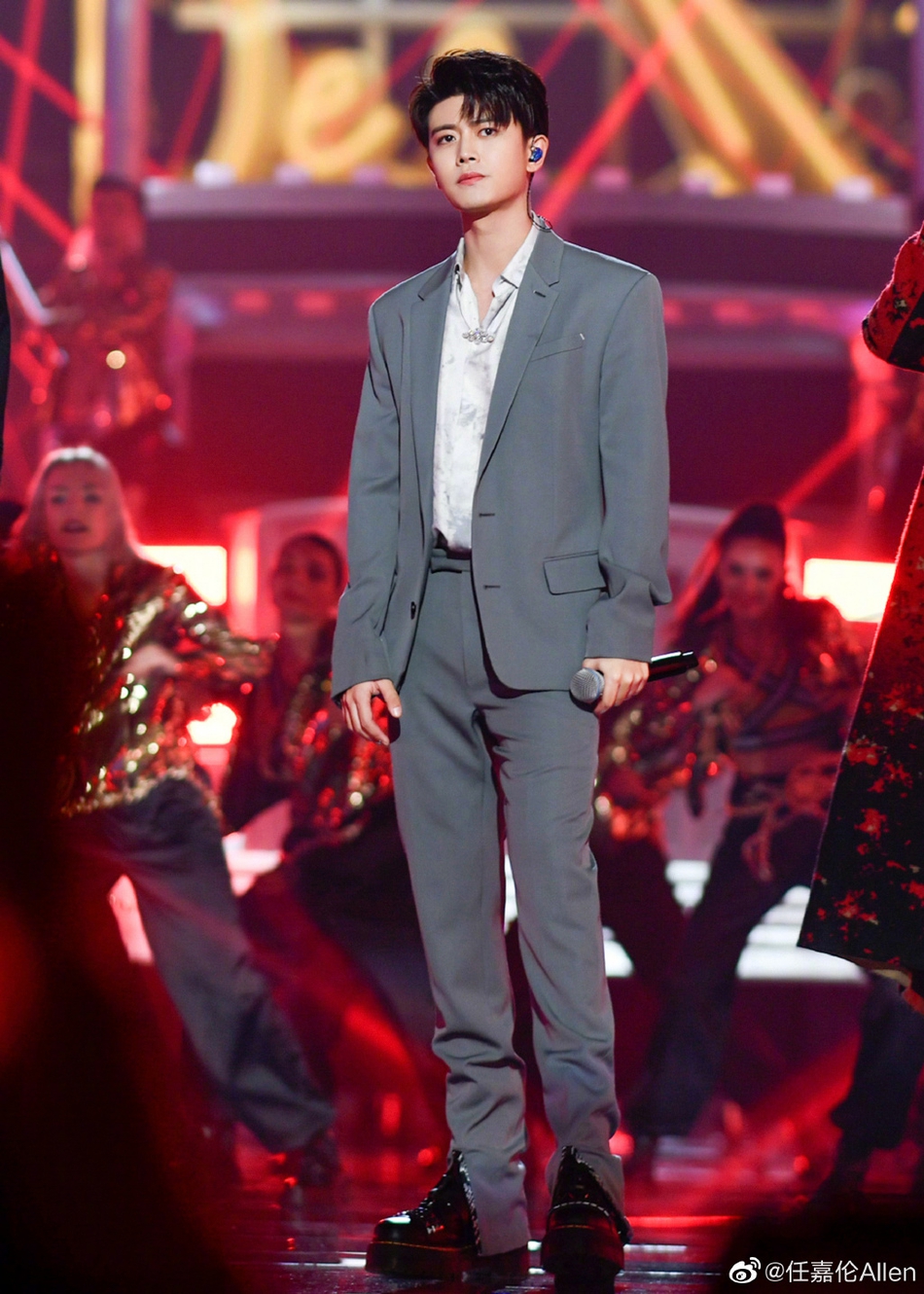 帅炸！张继科阿云嘎任嘉伦同台