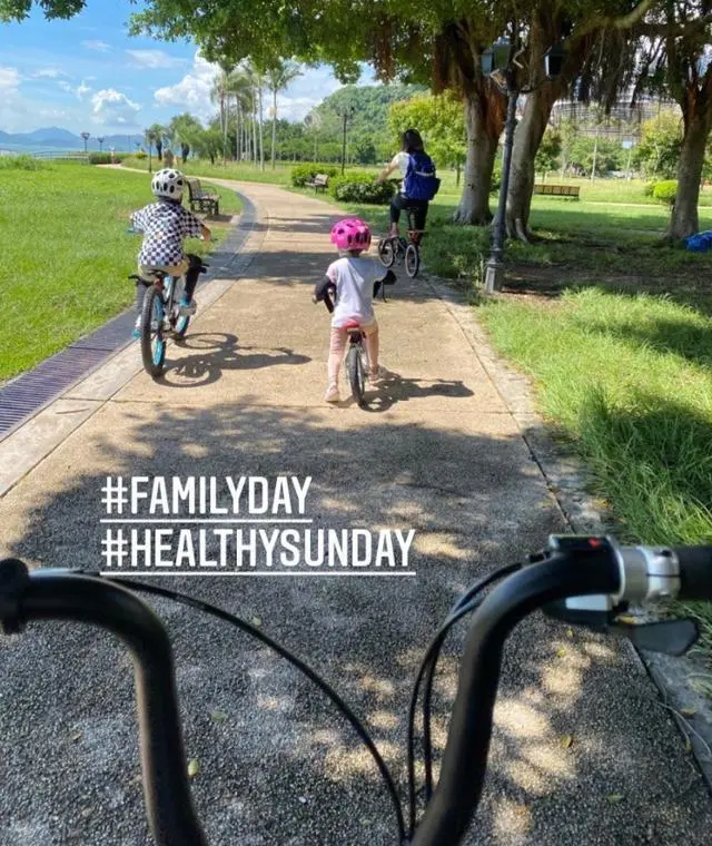 霍启刚带儿子上兴趣班