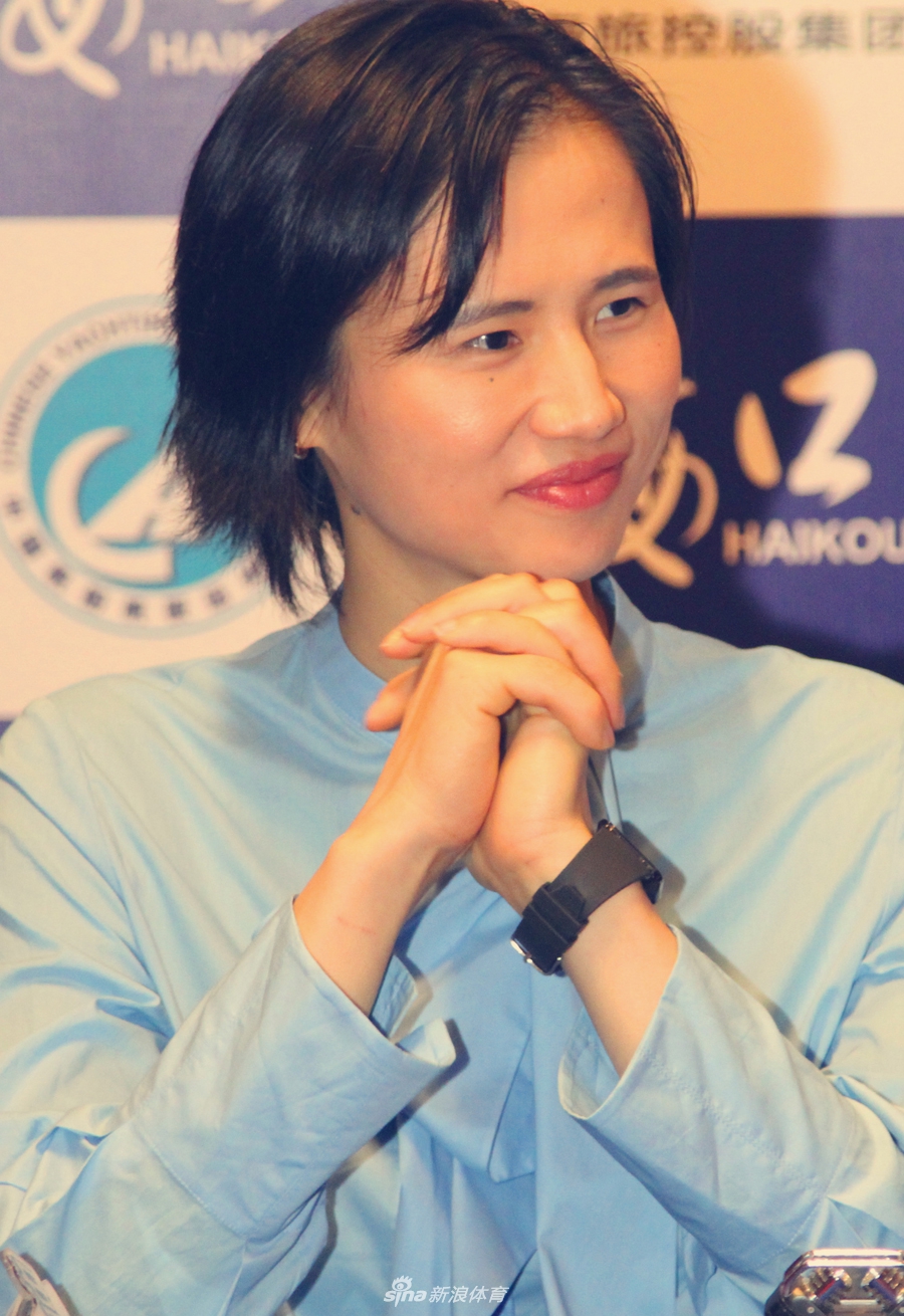 徐莉佳出席中国帆船年度盛典气质可人