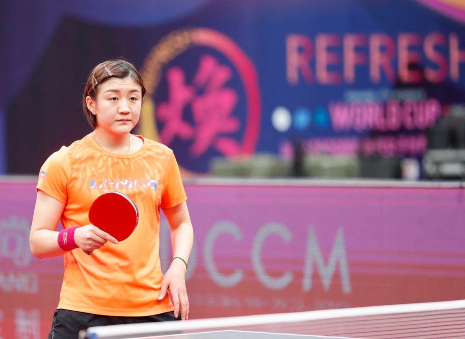 世界杯马琳戴口罩与陈梦对练