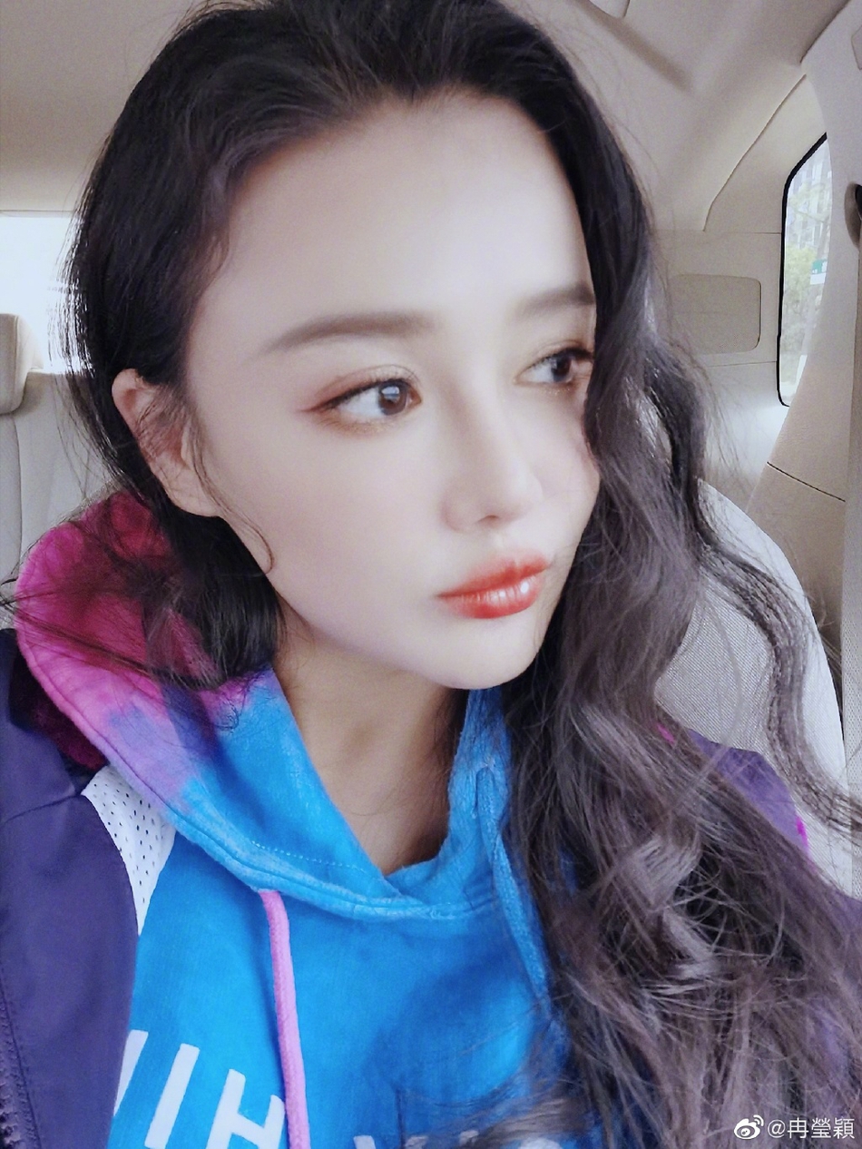 冉莹颖邹市明与小朋友合照