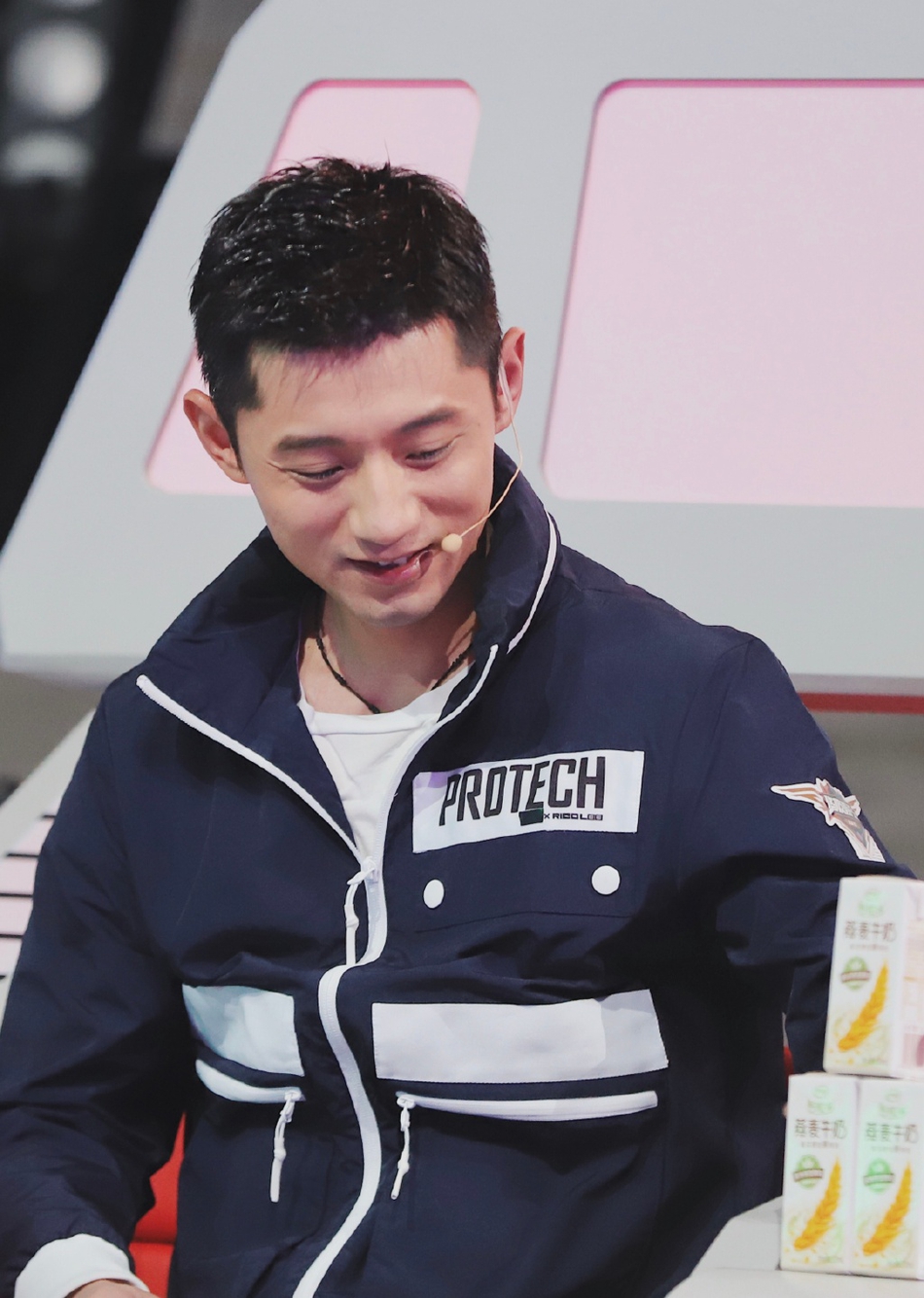 张继科录电竞节目帅气十足