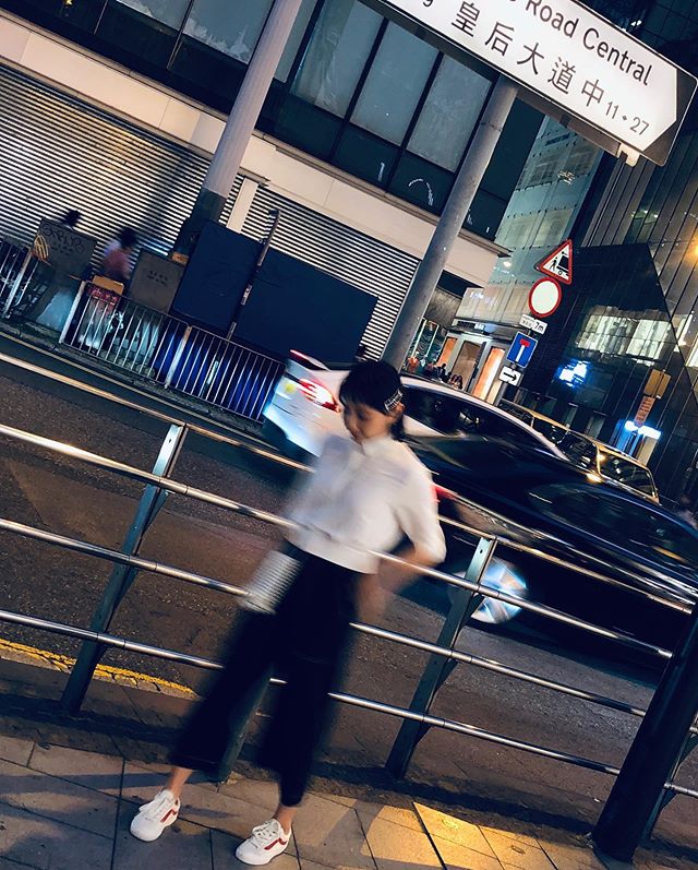 何雯娜晒男友视角美照