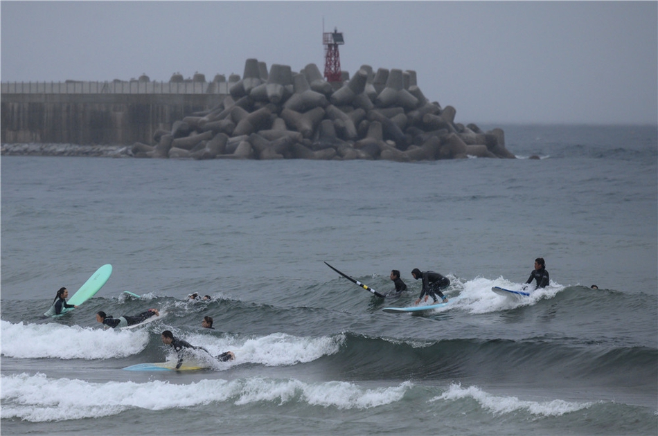 韩国海滨冲浪掠影