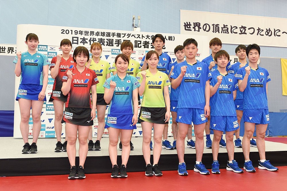 备战世乒赛日本队举行公开训练课