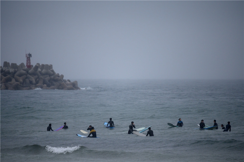 韩国海滨冲浪掠影