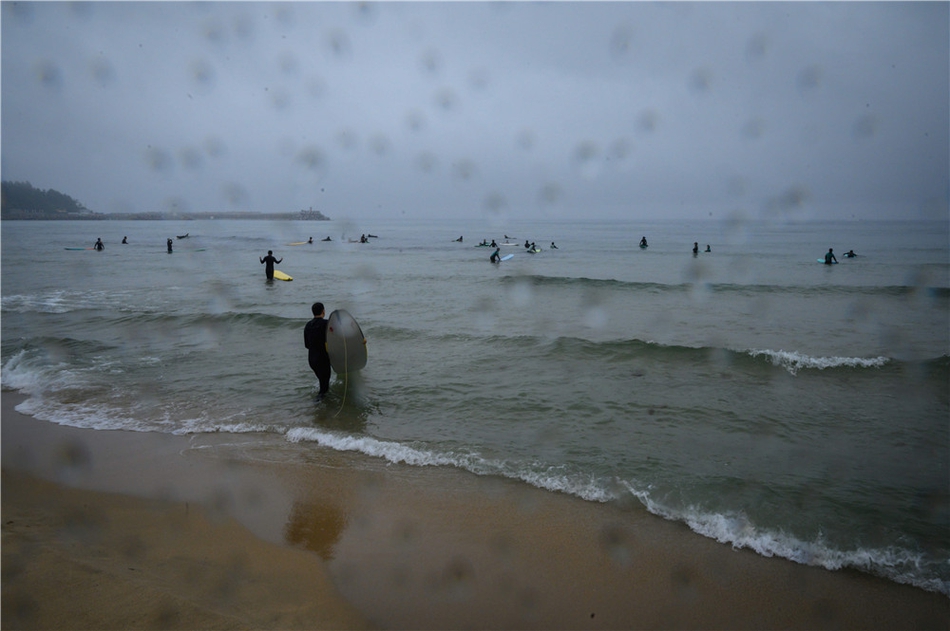 韩国海滨冲浪掠影