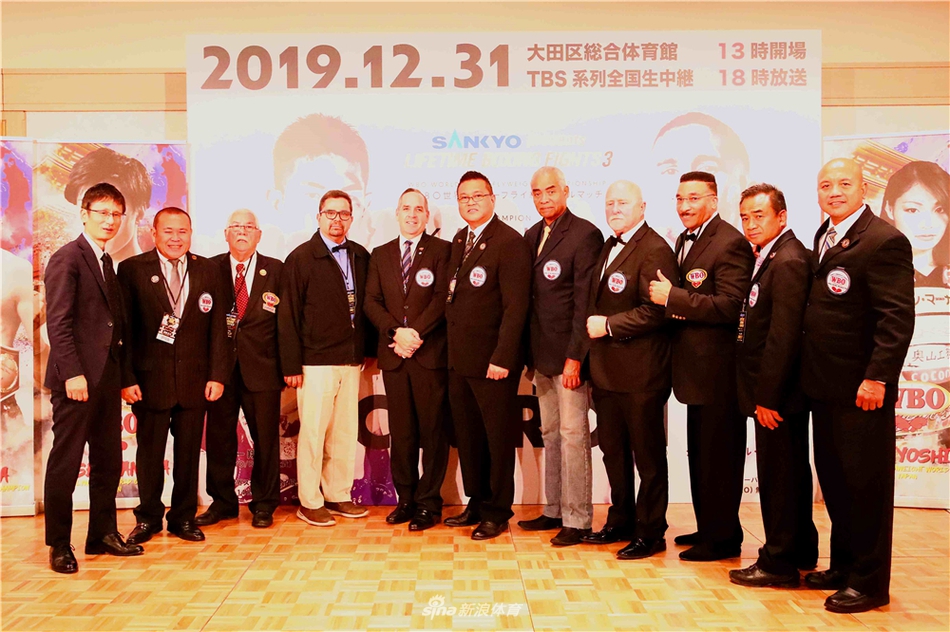 大晦日职业拳击称重仪式举行