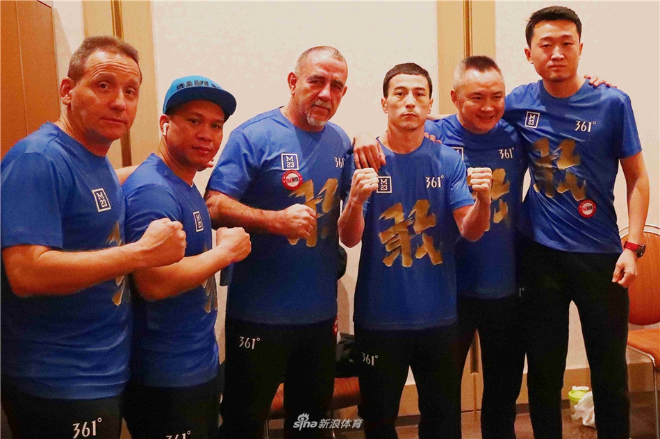 大晦日职业拳击称重仪式举行