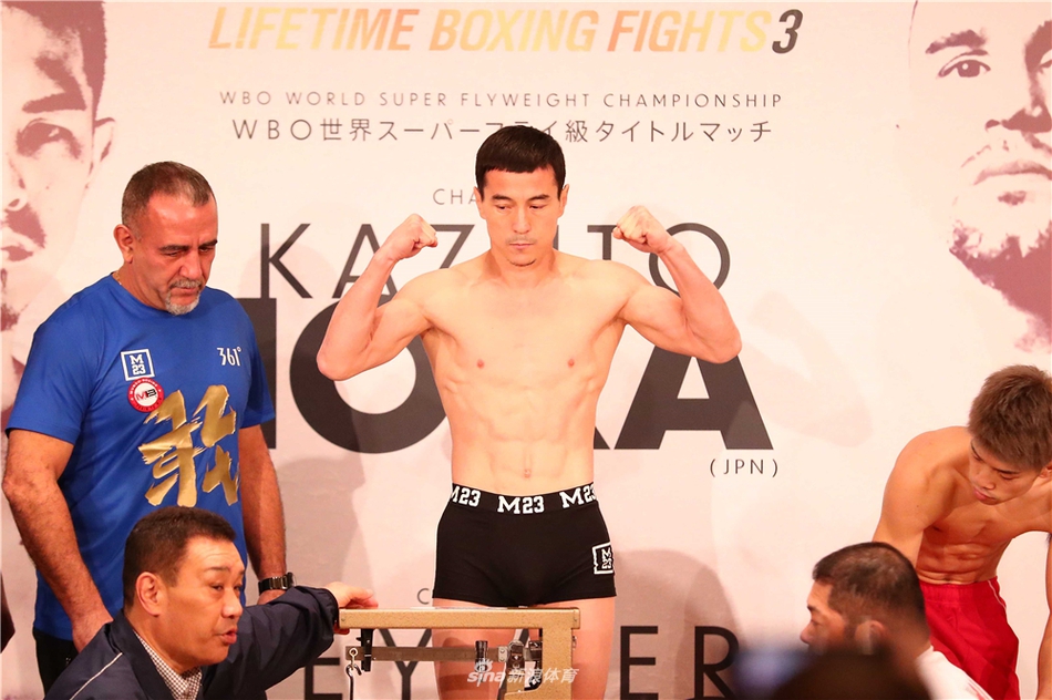 大晦日职业拳击称重仪式举行