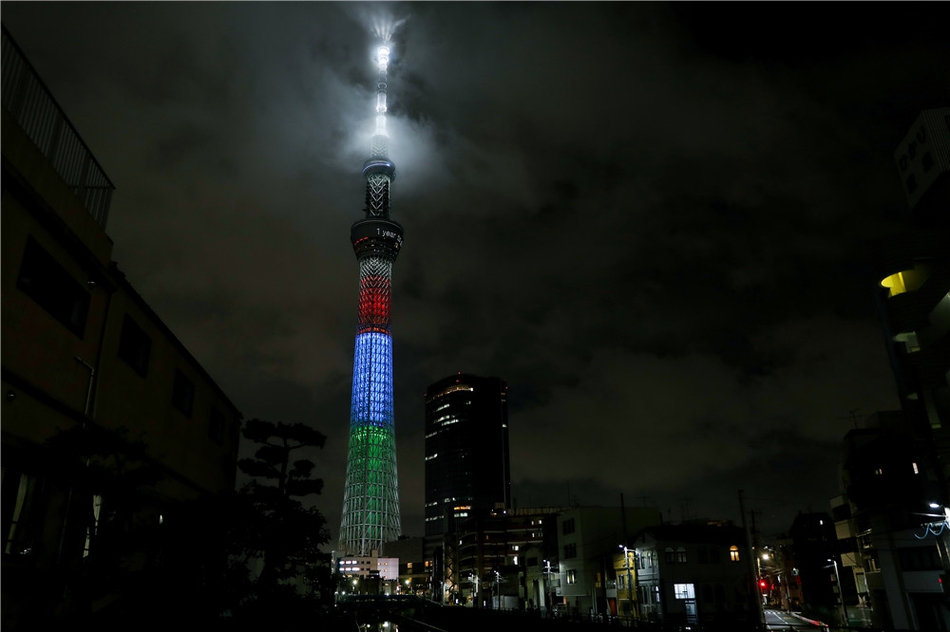 东京标志建筑亮灯纪念残奥会倒计时一周年