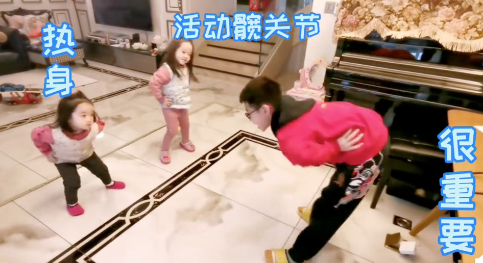 杨威晒杨阳洋带妹妹锻炼照片