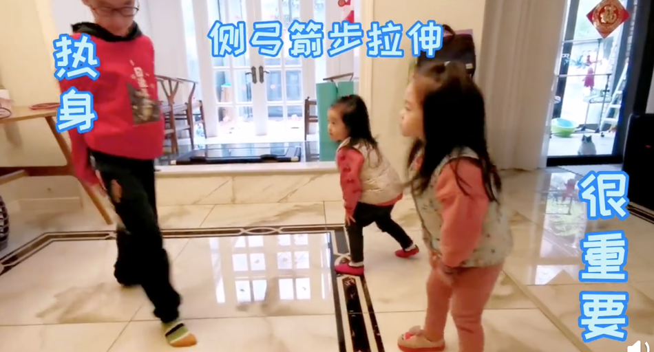 杨威晒杨阳洋带妹妹锻炼照片