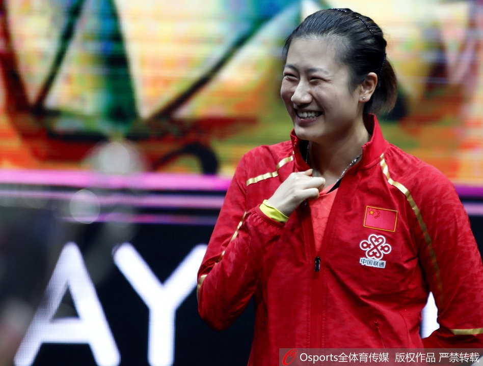 丁宁朱雨玲现身世界杯抽签仪式